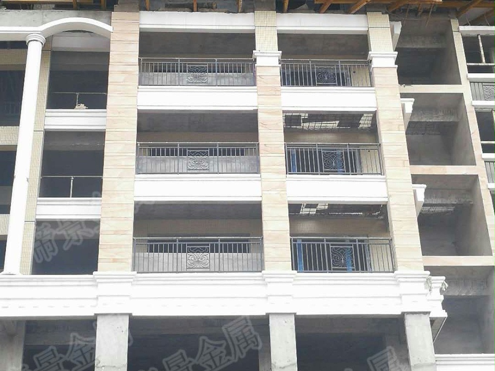與中建一局合作的鍍鋅欄桿項目施工中